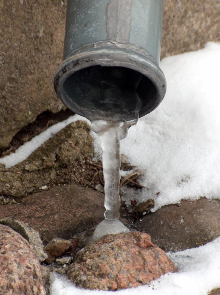Winter temperatures cause water to freeze and pipes to burst. Use winter plumbing tips to avoid this