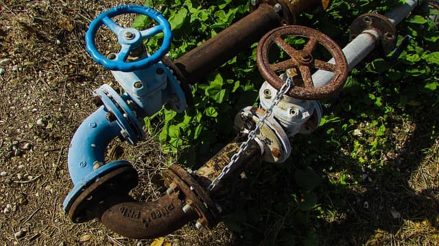 plumbing problems that require emergency service