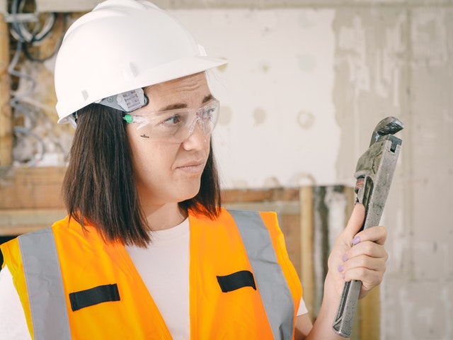 a plumber can tell there are definite signs your drain is clogged